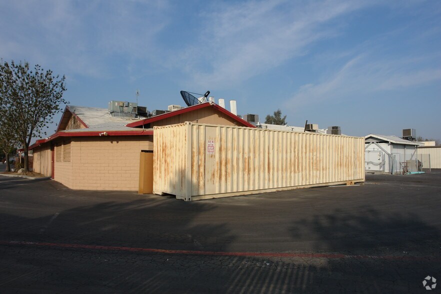 More Photos Of 4647 White Ln, Bakersfield Restaurant For Lease