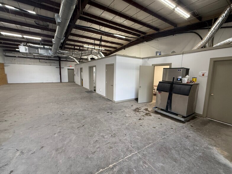 More Photos Of 2970 Suffolk Dr, Fort Worth Warehouse For Lease