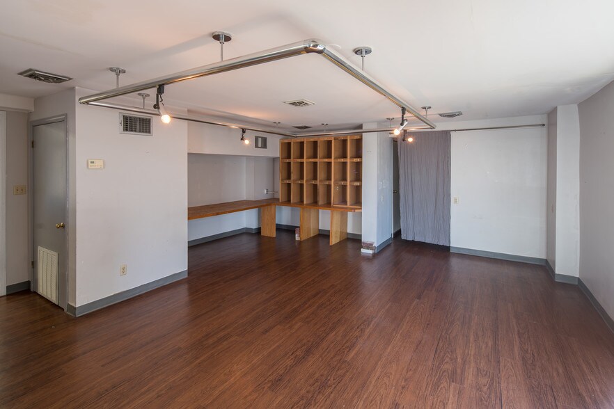 More Photos Of 771 E Brookhaven Cir, Memphis Loft Creative Space For Lease