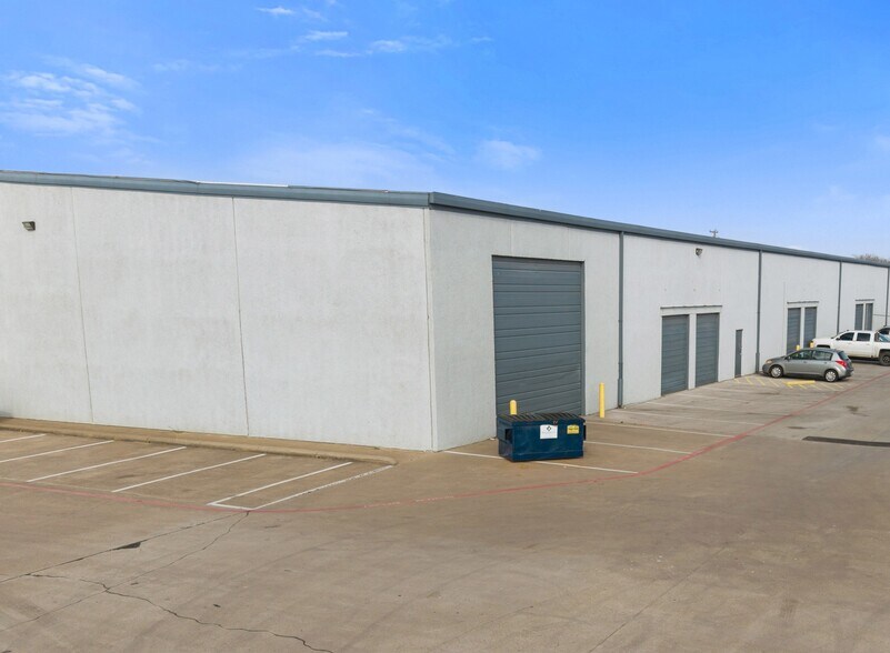 More Photos Of 812-814 Blue Mound Rd, Saginaw Warehouse For Lease