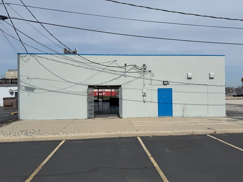 More Photos Of 1131 W Alexis Rd, Toledo Freestanding For Lease