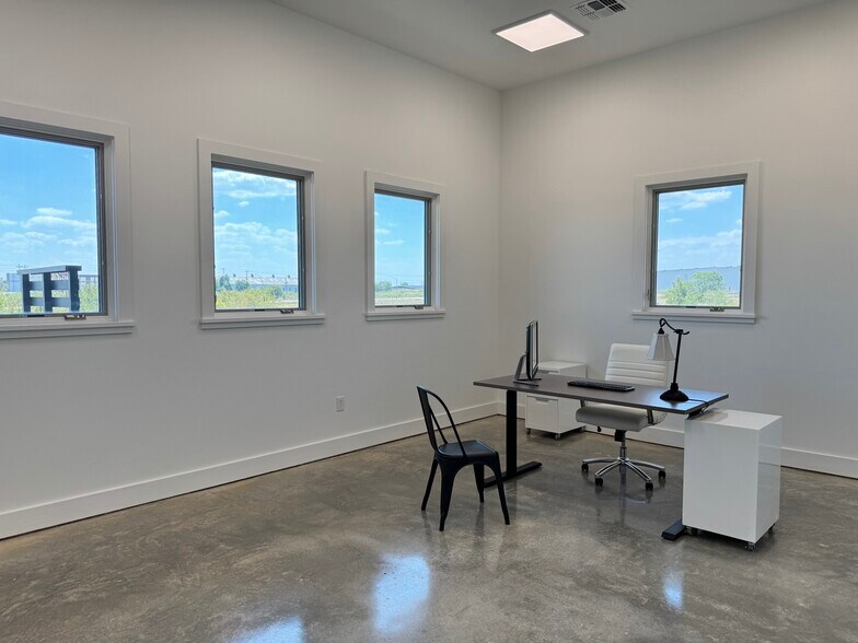More Photos Of 330 Wonder World Dr, San Marcos Loft Creative Space For Lease