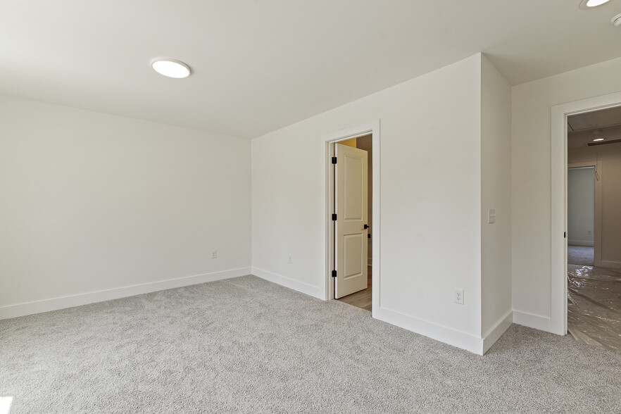 More Photos Of 114 Chella Ct, Sanford Multifamily For Sale