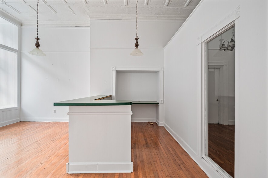 More Photos Of 23 Bedford Sq, Pittsburgh Storefront Retail Residential For Lease
