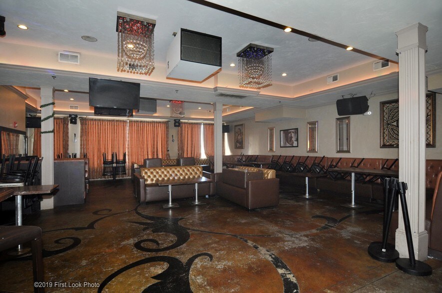 More Photos Of 146 Acorn St, Providence Freestanding For Sale