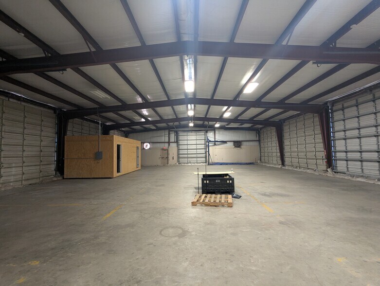 More Photos Of 2440 W Cardinal Dr, Beaumont Warehouse For Lease