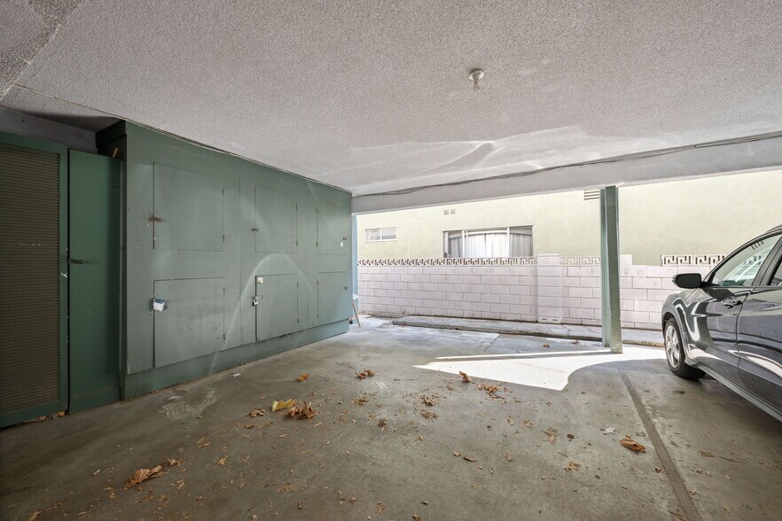 More Photos Of 3623 Clarington Ave, Los Angeles Apartments For Sale