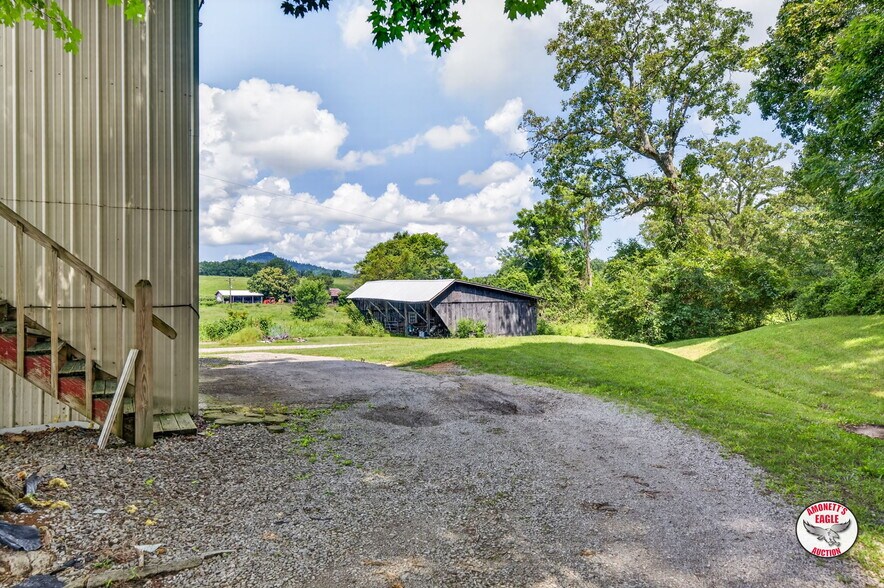 More Photos Of 2969 Moodyville Rd, Byrdstown General Retail For Sale