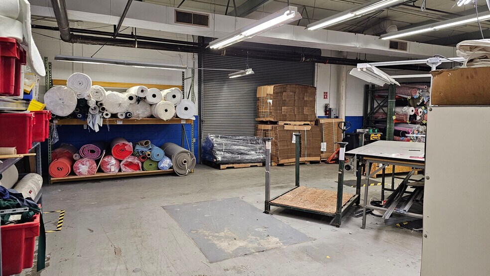 More Photos Of 120 S Church Ave, Garland Manufacturing For Lease