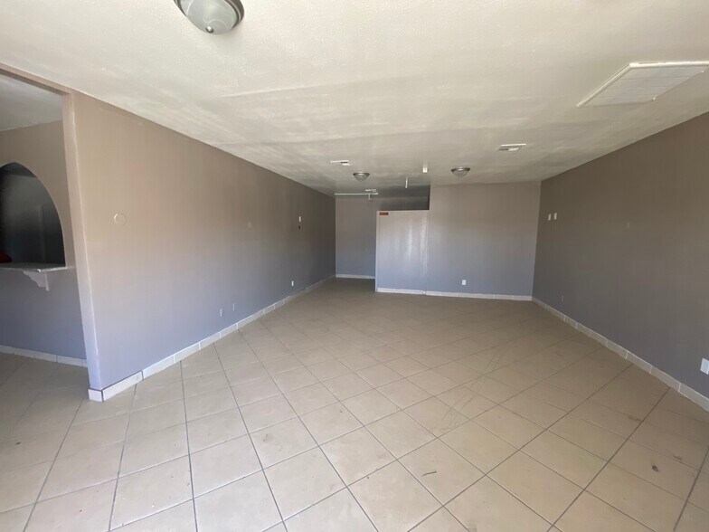 More Photos Of 1700 S K St, Tulare Storefront Retail Office For Lease