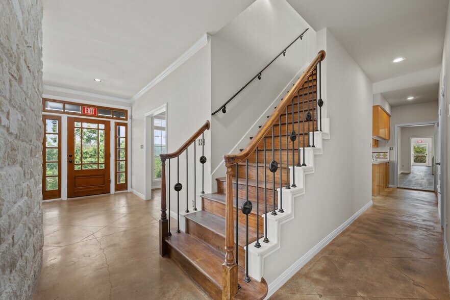 More Photos Of 19019 TX-71, Spicewood Office Residential For Sale