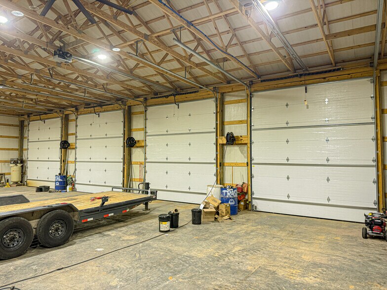 More Photos Of 5050 US-79, Paris Warehouse For Sale