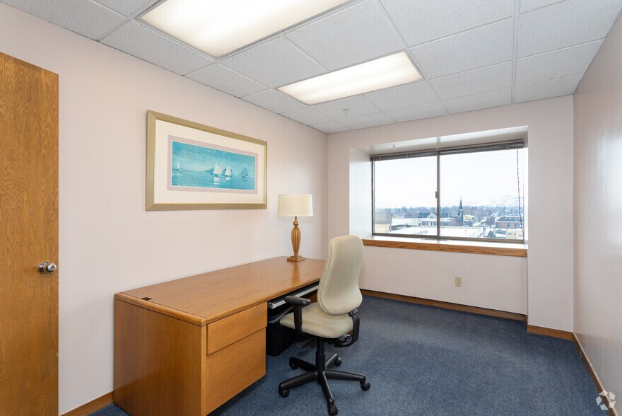Photo of 10th Floor Ste 1090B