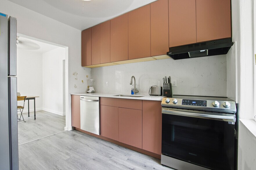 More Photos Of 401-403 NE 14th Ave, Fort Lauderdale Apartments For Sale