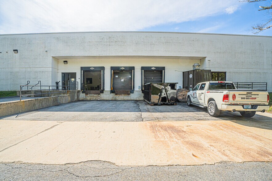 More Photos Of 10 Lyberty Way, Westford Research And Development For Lease