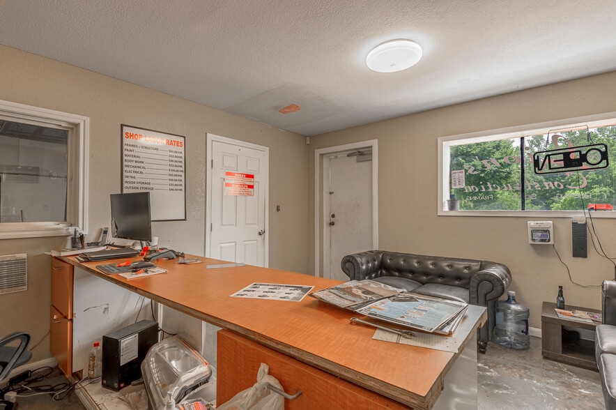 More Photos Of 316 Highway 190 E, Huntsville Auto Repair For Sale