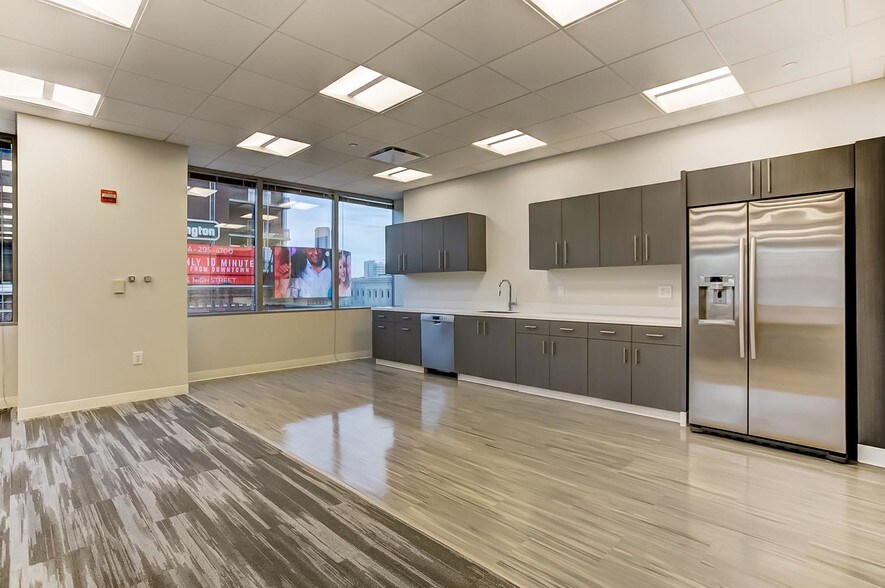 More Photos Of 10 W Broad St, Columbus Office For Lease