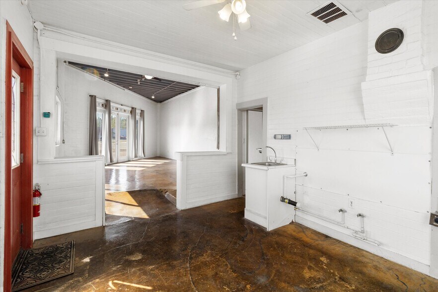 More Photos Of 102 Everson Rd, Everson Storefront For Sale