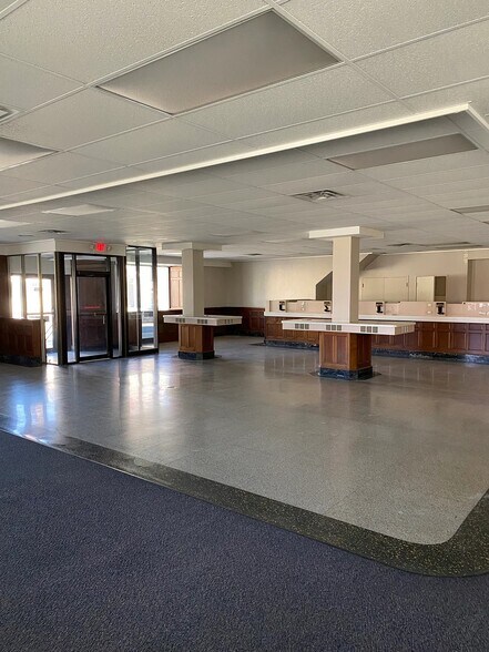 More Photos Of 1033 W Sylvania Ave, Toledo Bank For Lease