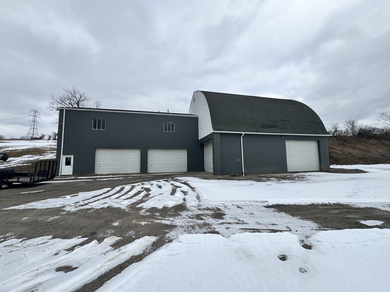 More Photos Of 797 Carlton Dr, Bentleyville Warehouse For Lease