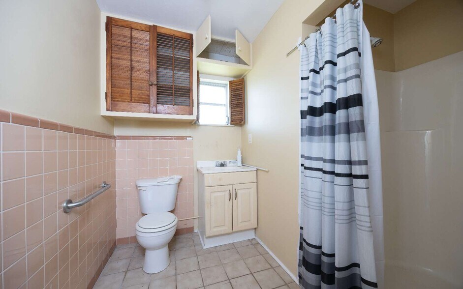 More Photos Of 7601 133rd Rd, Live Oak Assisted Living For Sale