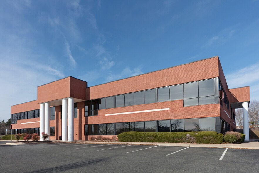 More Photos Of 24 Center St, Stafford Office For Lease