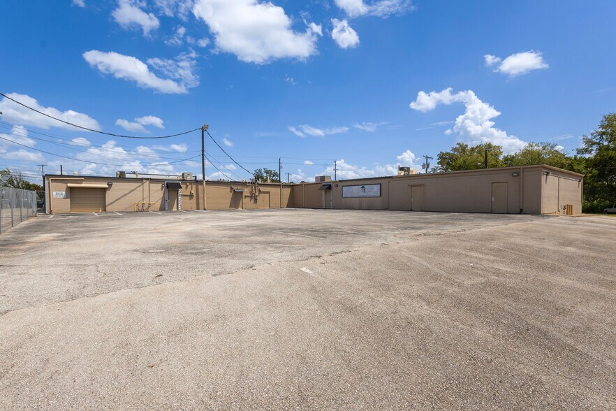More Photos Of 421 S Beckham Ave, Tyler Medical For Sale