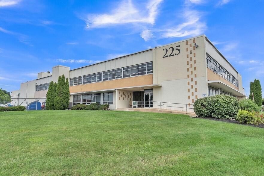 More Photos Of 225 Lincoln Hwy, Fairless Hills Warehouse For Lease