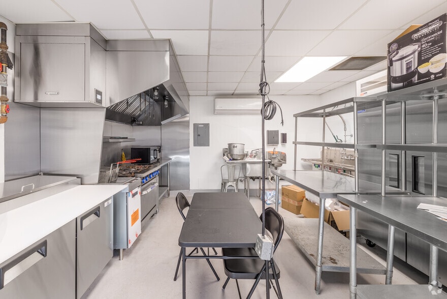 More Photos Of 358 W 38th St, Los Angeles Freestanding For Lease