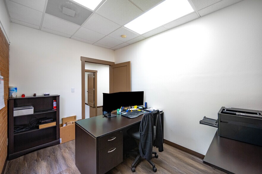 More Photos Of 1500 W Highway 6, Alvin Truck Terminal For Sale