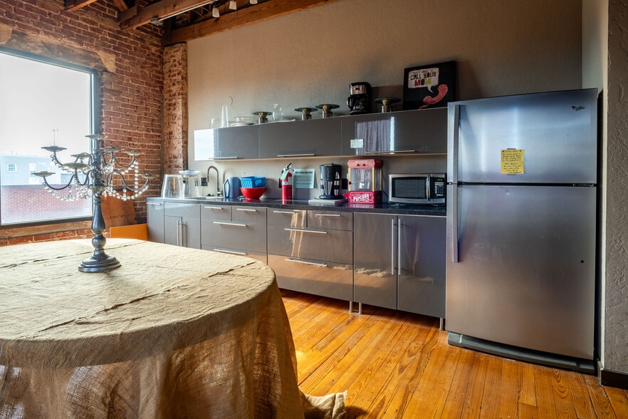 More Photos Of 200 N Armstrong St, Bixby Storefront For Sale