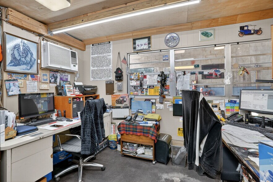 More Photos Of 3838 Shipping Ave, Miami Auto Repair For Sale