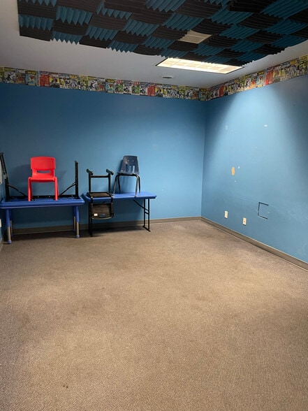 More Photos Of 3949 N River Rd, Freeland Office For Lease