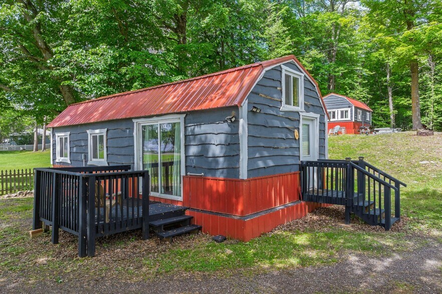 More Photos Of 11633 Lakeview Dr, Butternut Restaurant For Sale