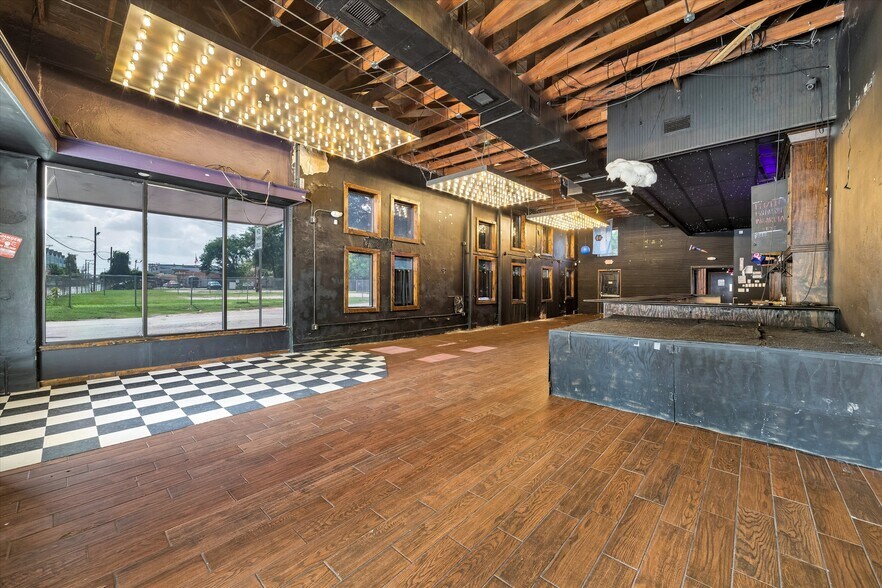 More Photos Of 4218 Washington Ave, Houston Bar For Sale