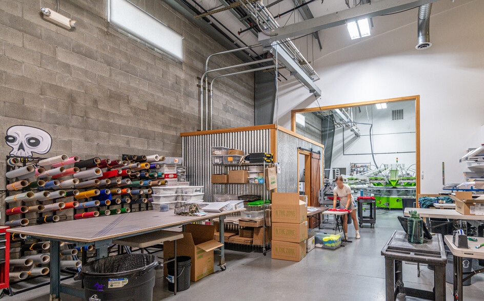 More Photos Of 62958 NE Layton Ave, Bend Light Manufacturing For Sale