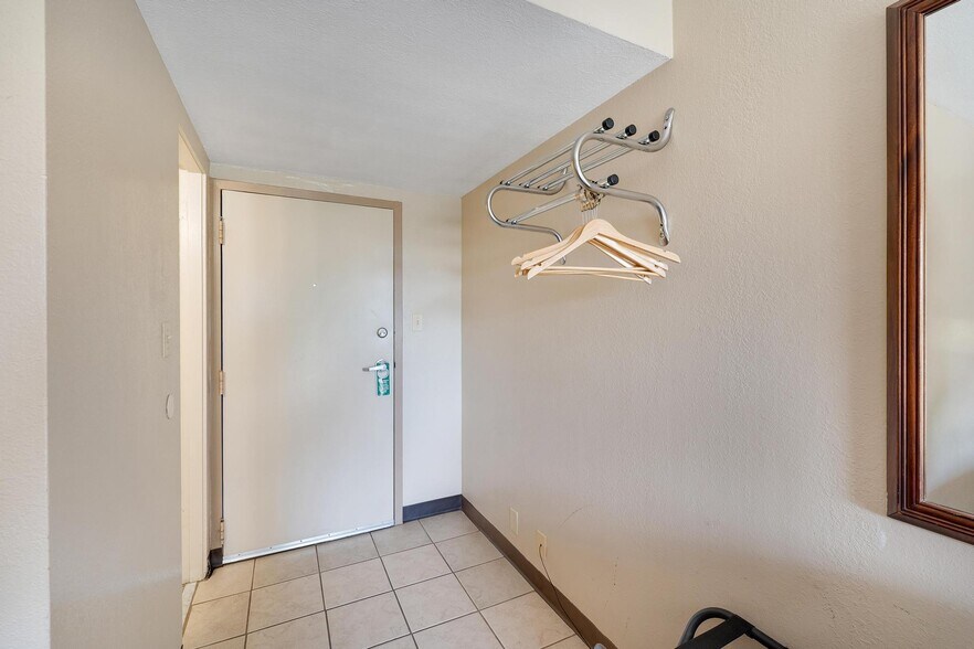 More Photos Of 150 N Lake Powell Blvd, Page Hotel For Sale