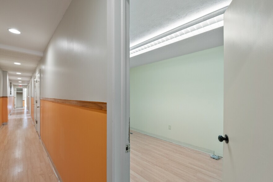 More Photos Of 2319 Vinton St, Omaha Office Residential For Sale