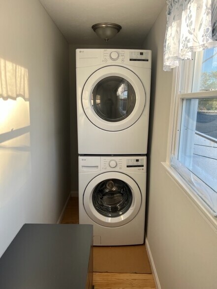 More Photos Of 574 Main St, Hyannis Storefront Retail Residential For Sale