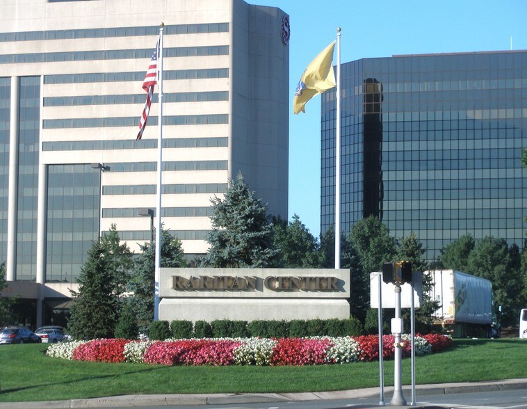 More Photos Of 266-300 Raritan Center Pky, Edison Light Distribution For Lease