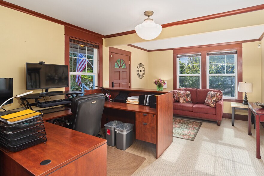 More Photos Of 19679 Front St, Poulsbo Office For Sale