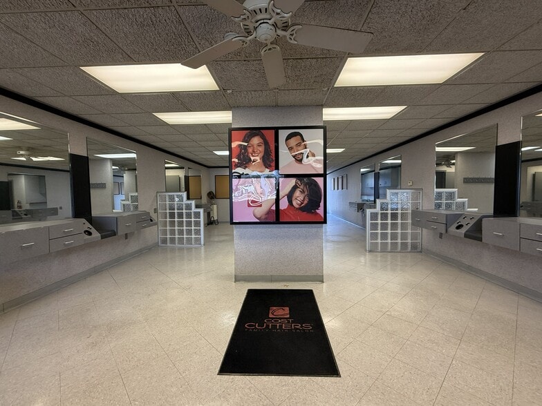 More Photos Of 1301-1315 21st St, Zion Unknown For Lease