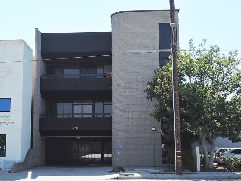More Photos Of 15721 S Western Ave, Gardena Office For Sale