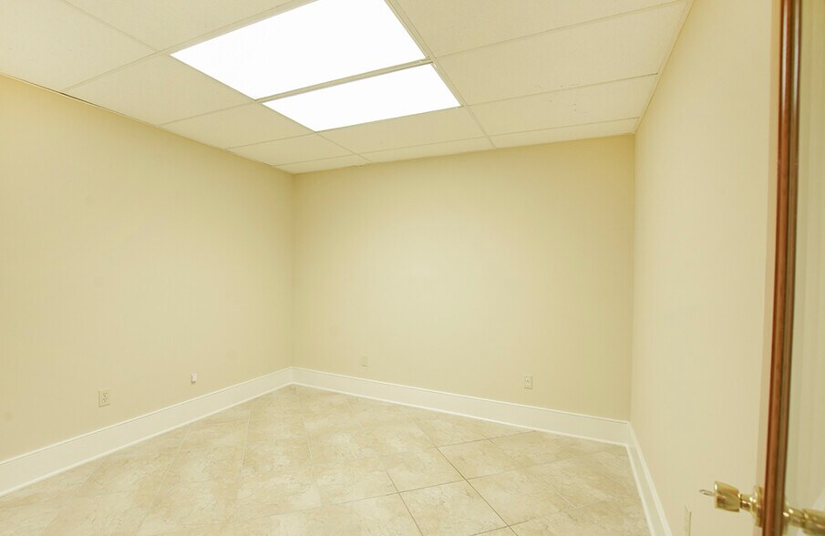 More Photos Of 4641 Fairfield St, Metairie Medical For Lease