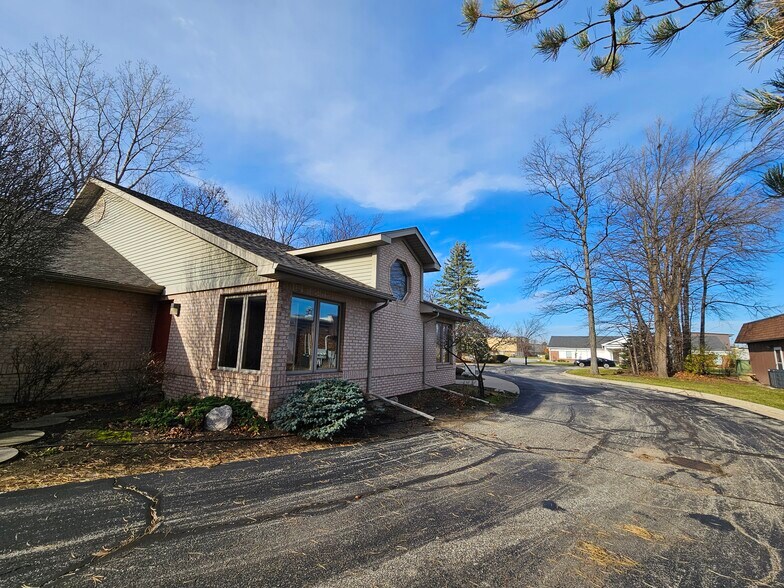 More Photos Of 3165 Cabaret Trl S, Saginaw Office For Sale