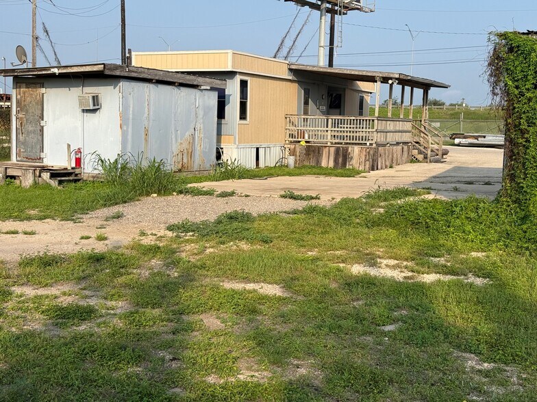 More Photos Of 2954 SE Loop 410, San Antonio Contractor Storage Yard For Sale