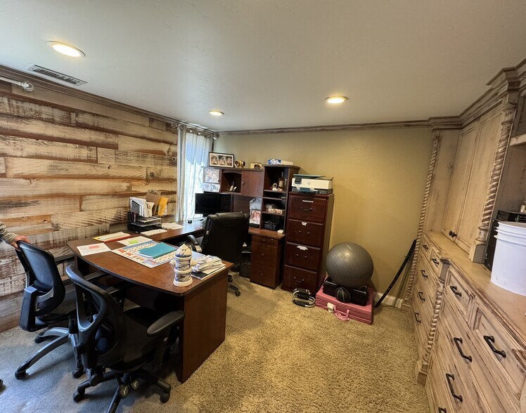 More Photos Of 29160 Goetz Rd, Menifee Showroom For Sale