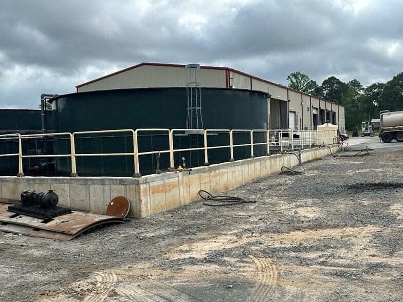 More Photos Of 1051 Aqua Dr, Haughton Distribution For Sale