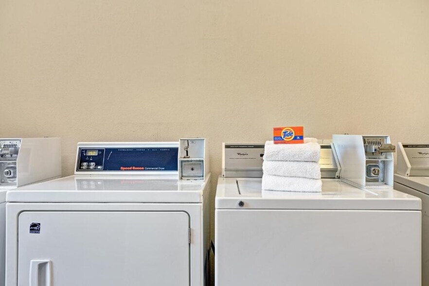 More Photos Of 6690 Shannon Pky, Union City Hotel For Sale