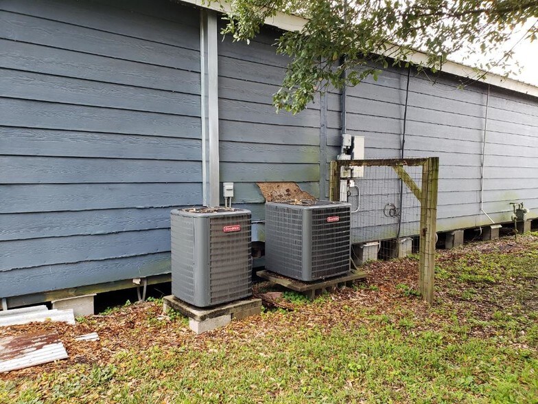 More Photos Of 1255 W Highway 6, Alvin Freestanding For Sale